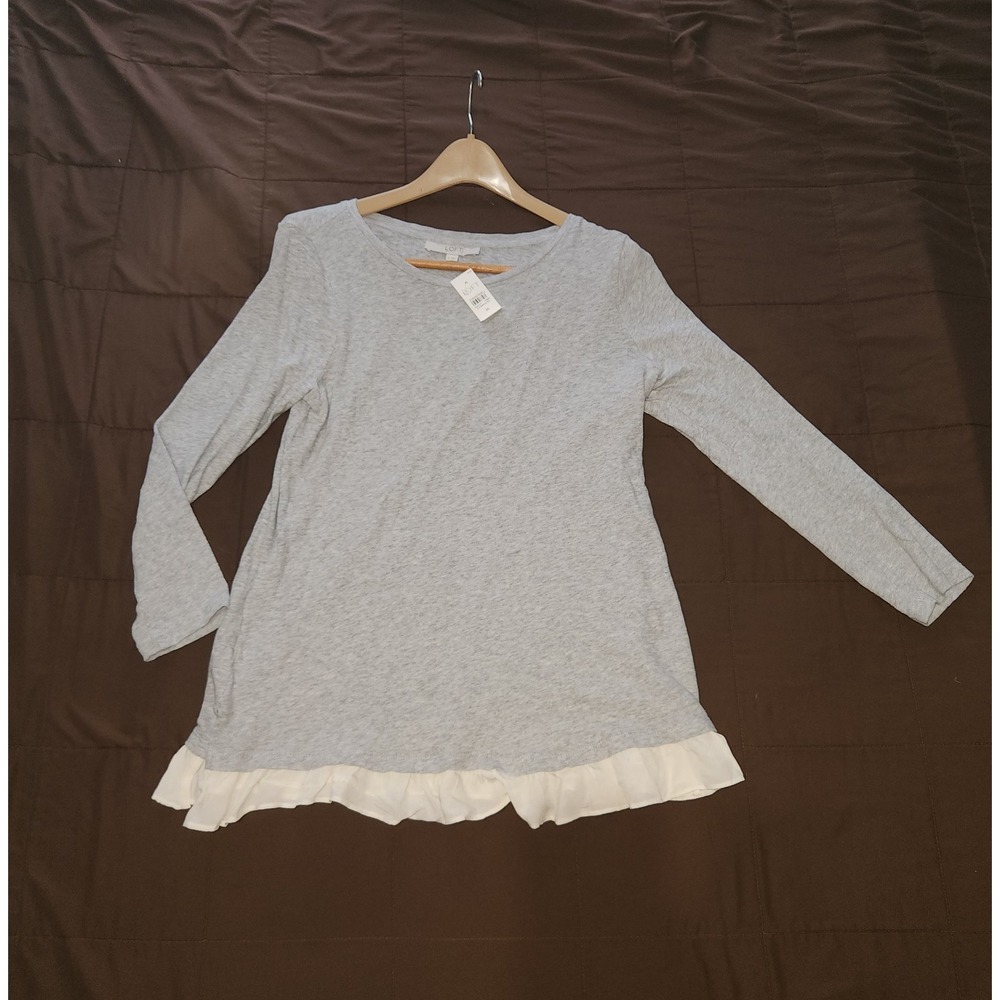 NWT Loft heather-gray three-quarter sleeve top contrasting white ruffle hem. Med